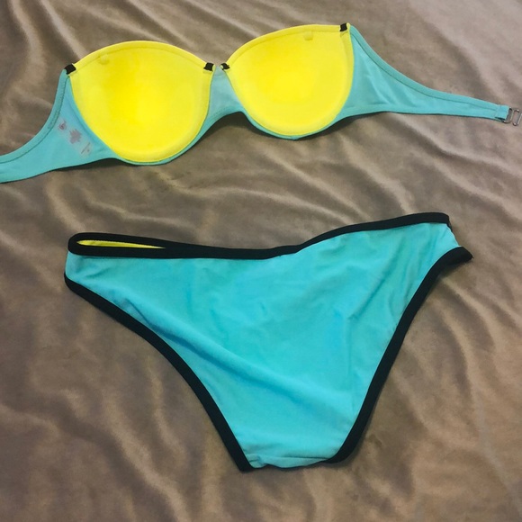 Bikini - Picture 3 of 5